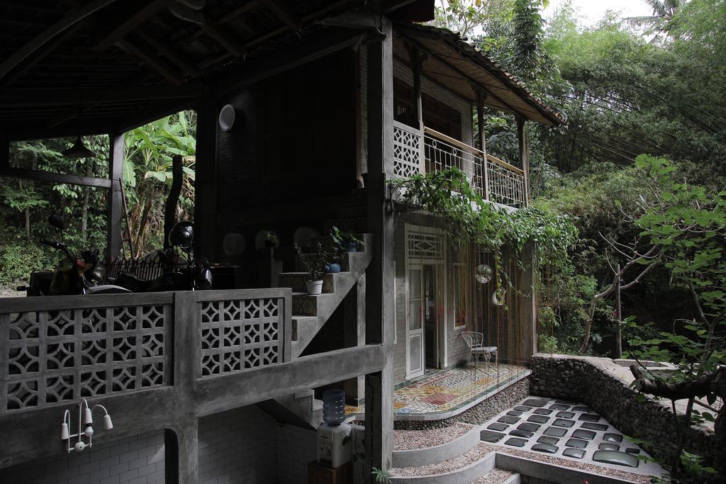 Rumah Senjakala Bantul Buitenkant foto