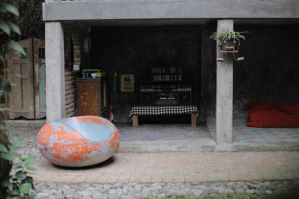 Rumah Senjakala Bantul Buitenkant foto