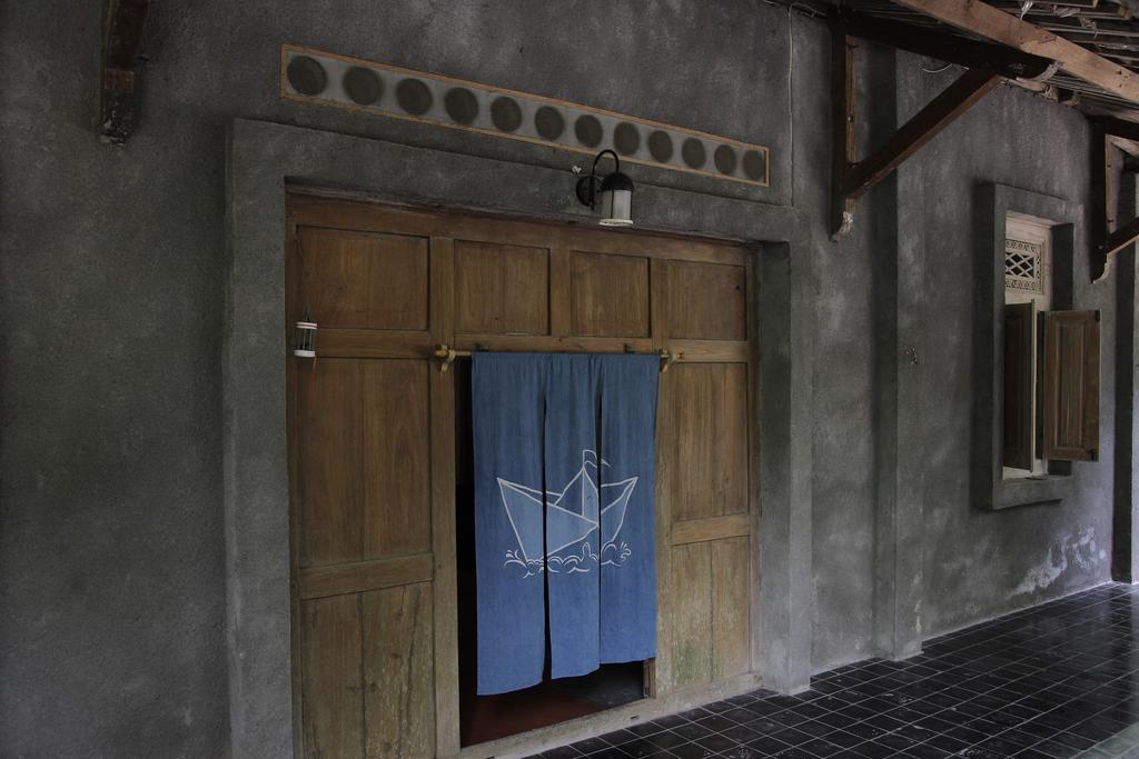 Rumah Senjakala Bantul Buitenkant foto