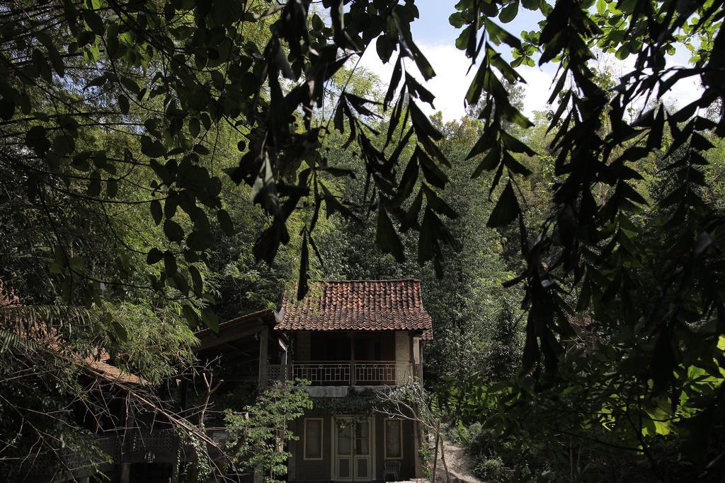 Rumah Senjakala Bantul Buitenkant foto