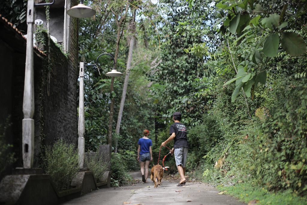 Rumah Senjakala Bantul Buitenkant foto